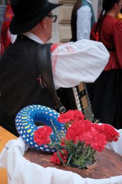 Presenetljiv odziv ob prvem dnevu praznovanja 50. Dnevov narodnih noš in oblačilne dediščine v Kamniku (50)